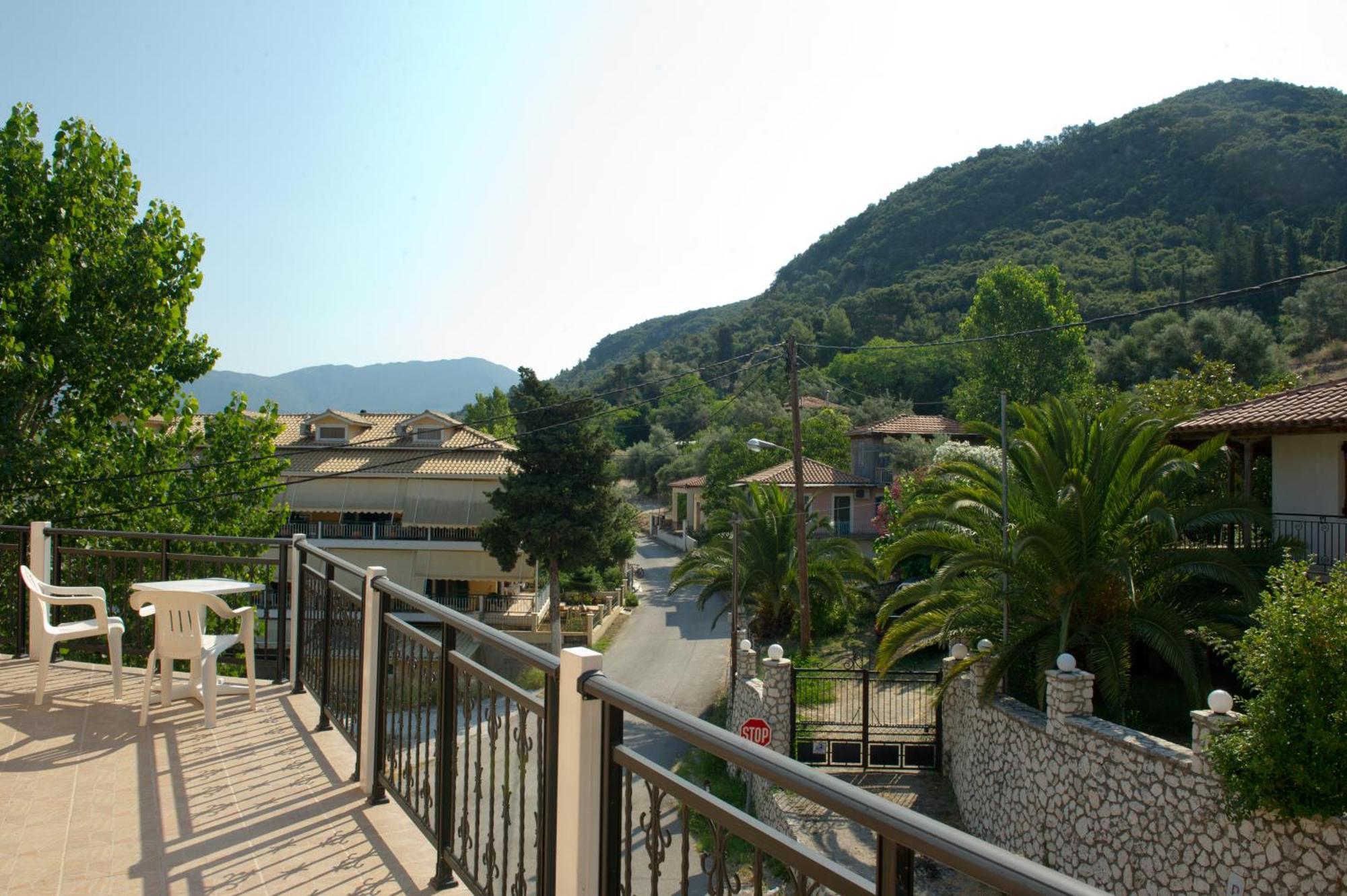 Geroulis Stefanos Studios * Vasiliki (Lefkada)