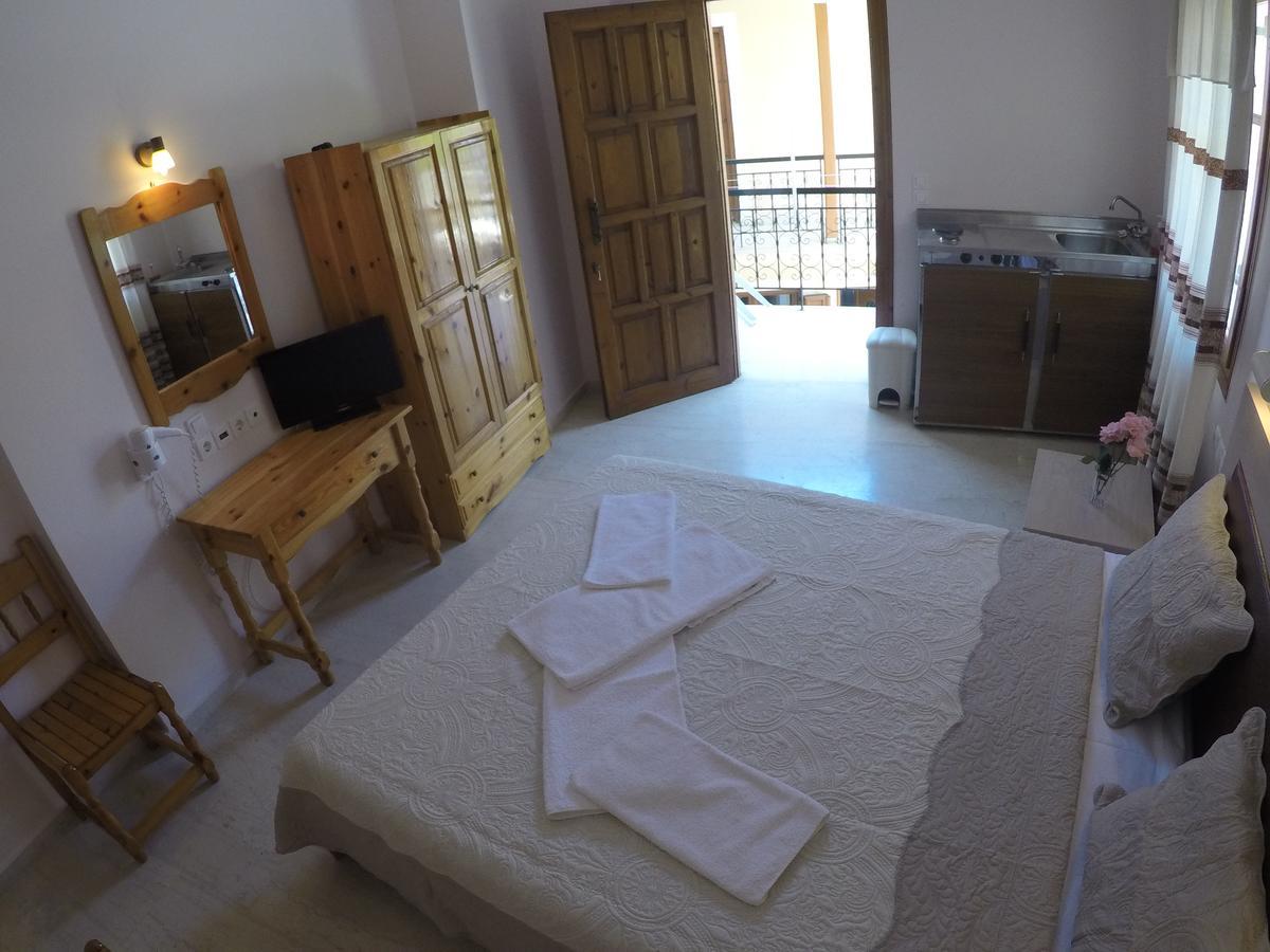 Geroulis Stefanos Studios Vasiliki (Lefkada)