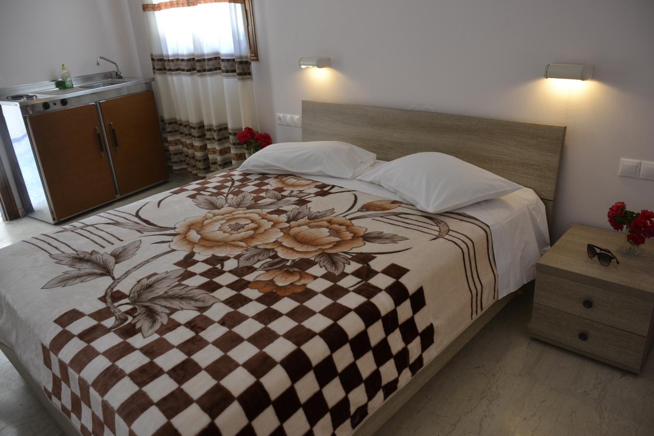 Geroulis Stefanos Studios *